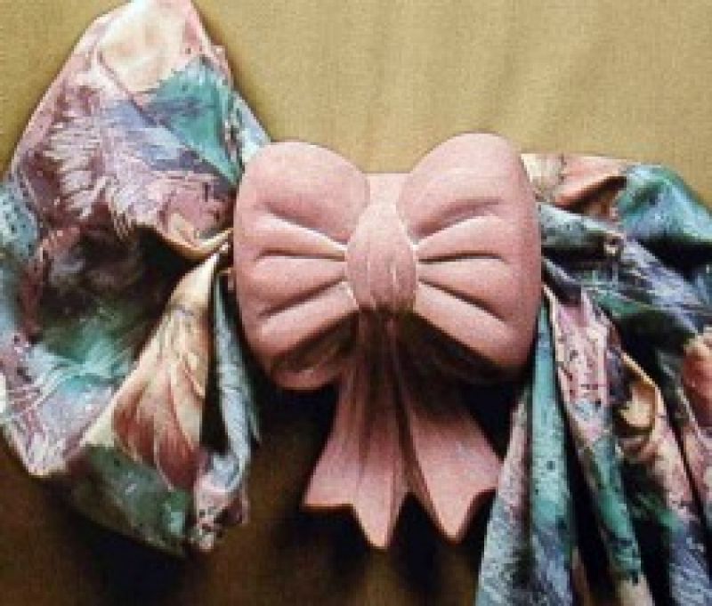 Bow Drapery Holder