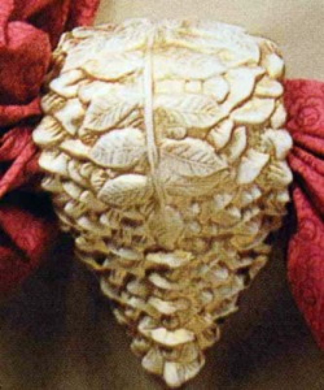 Wisteria Drapery Holder