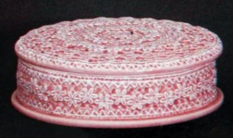 Linen 'N Lace Round Box