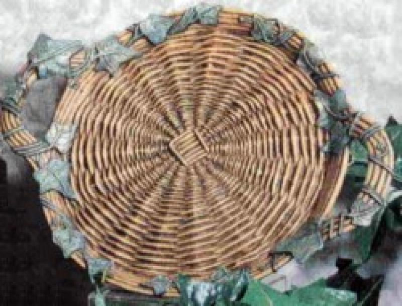 Wicker Tray With Leaves