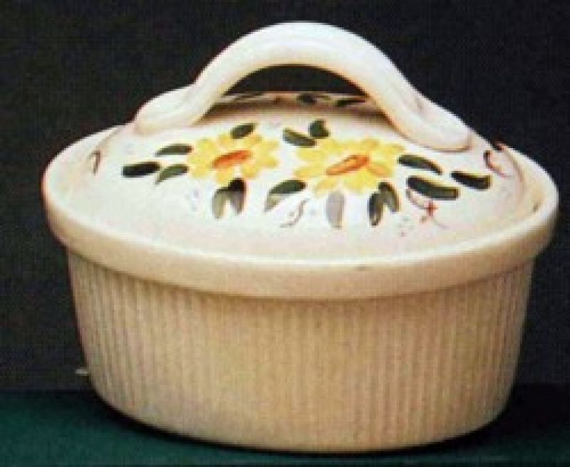 Oval Casserole with lid & handle