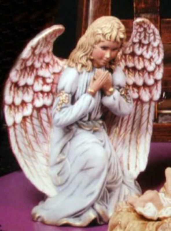 Angel Kneeling Med