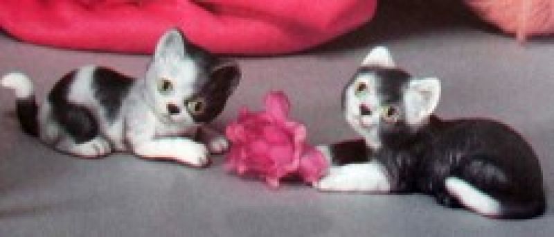 Kittens Lying (Set of 2)