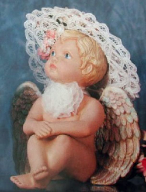 Cherub Hands On Knee Large