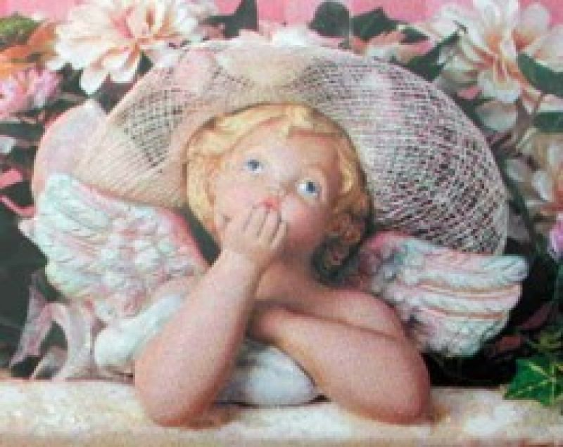 Shelf Cherub Kissing