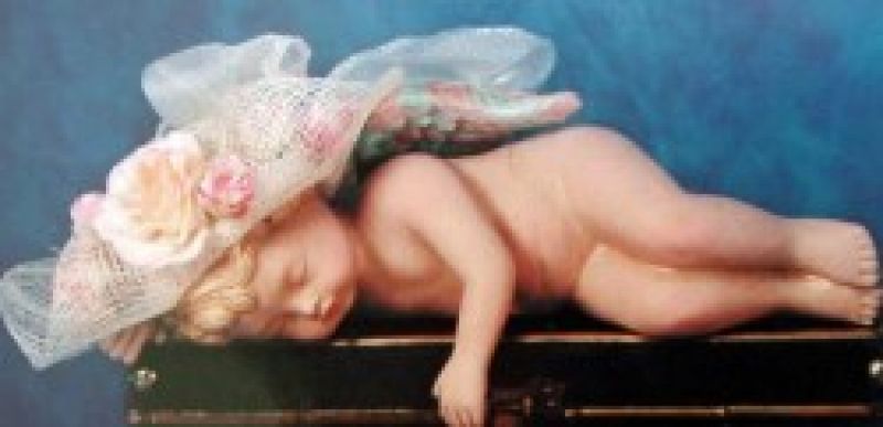 Shelf Cherub Medium