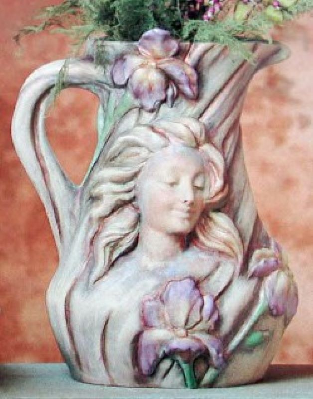 Lady Iris Pitcher