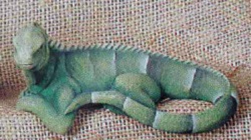 Iguana Sitter Small