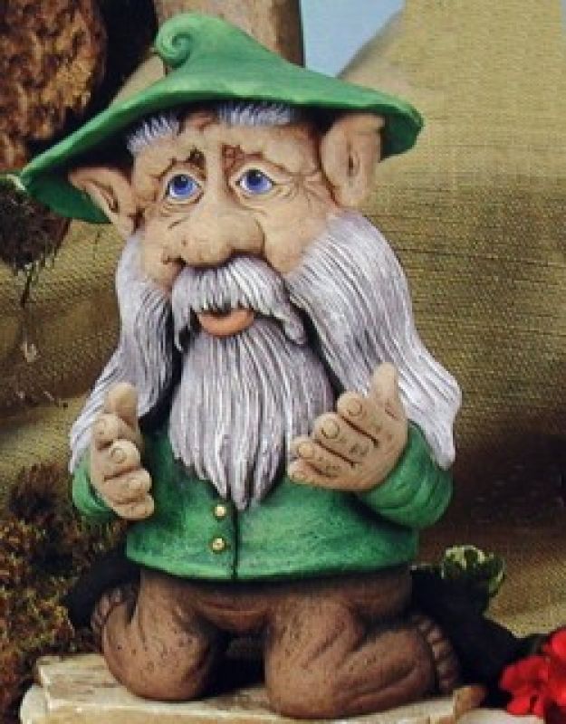 Orlon Gnome On Knee