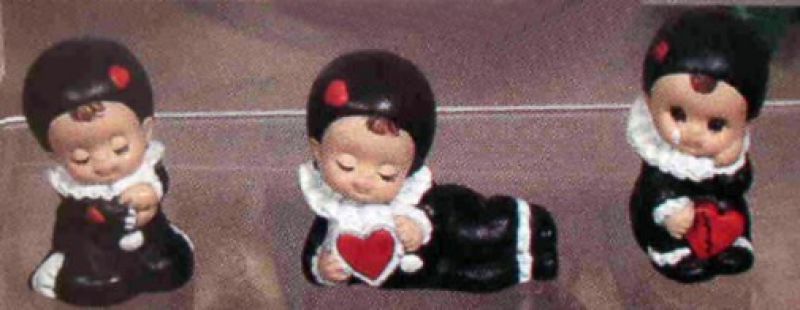 Sitting Kid with heart (tiny) only